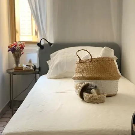 Cosy And Stylish In A Lively Area Of Roma