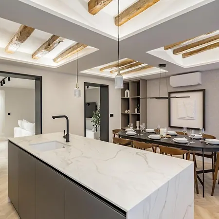 Cosy And Stylish In A Lively Area Of * רומא