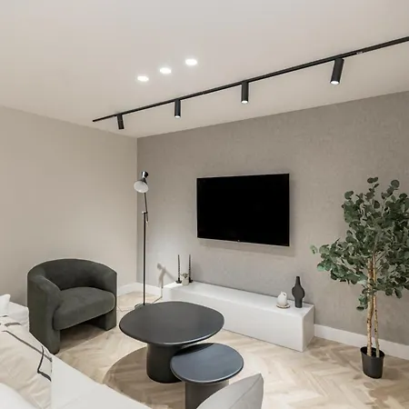 Apartamento Cosy And Stylish In A Lively Area Of *