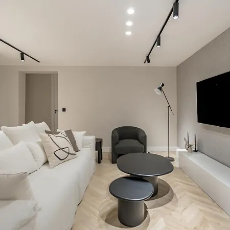 Cosy And Stylish In A Lively Area Of