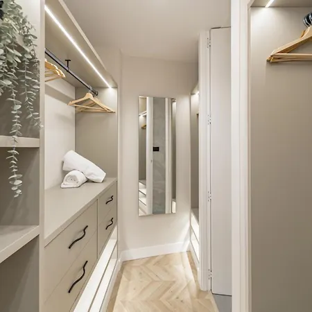 Cosy And Stylish In A Lively Area Of
