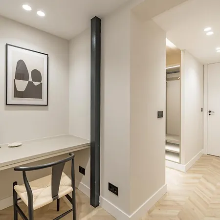 Cosy And Stylish In A Lively Area Of דירה