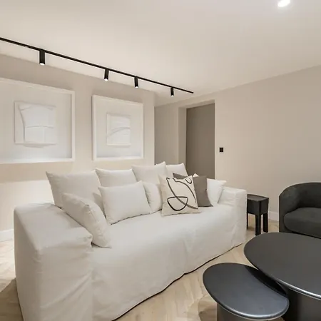 Cosy And Stylish In A Lively Area Of Apartamento