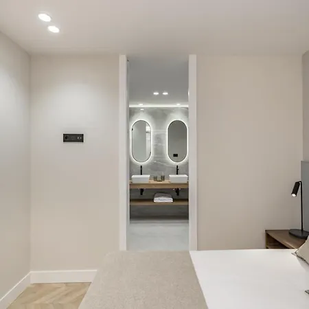 Cosy And Stylish In A Lively Area Of * רומא