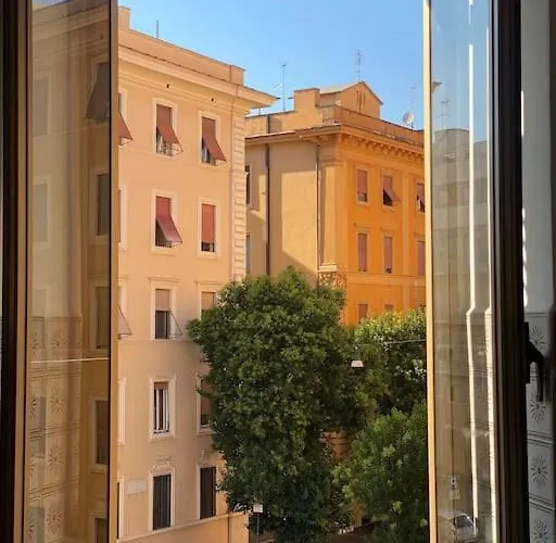 Cosy And Stylish In A Lively Area Of Rome